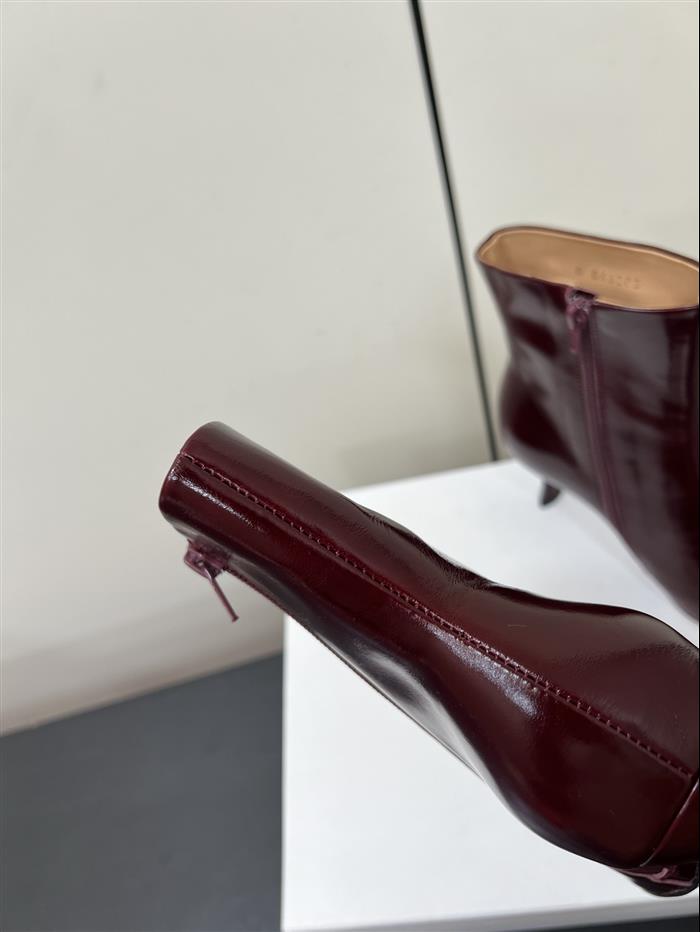 20251128174331557 390